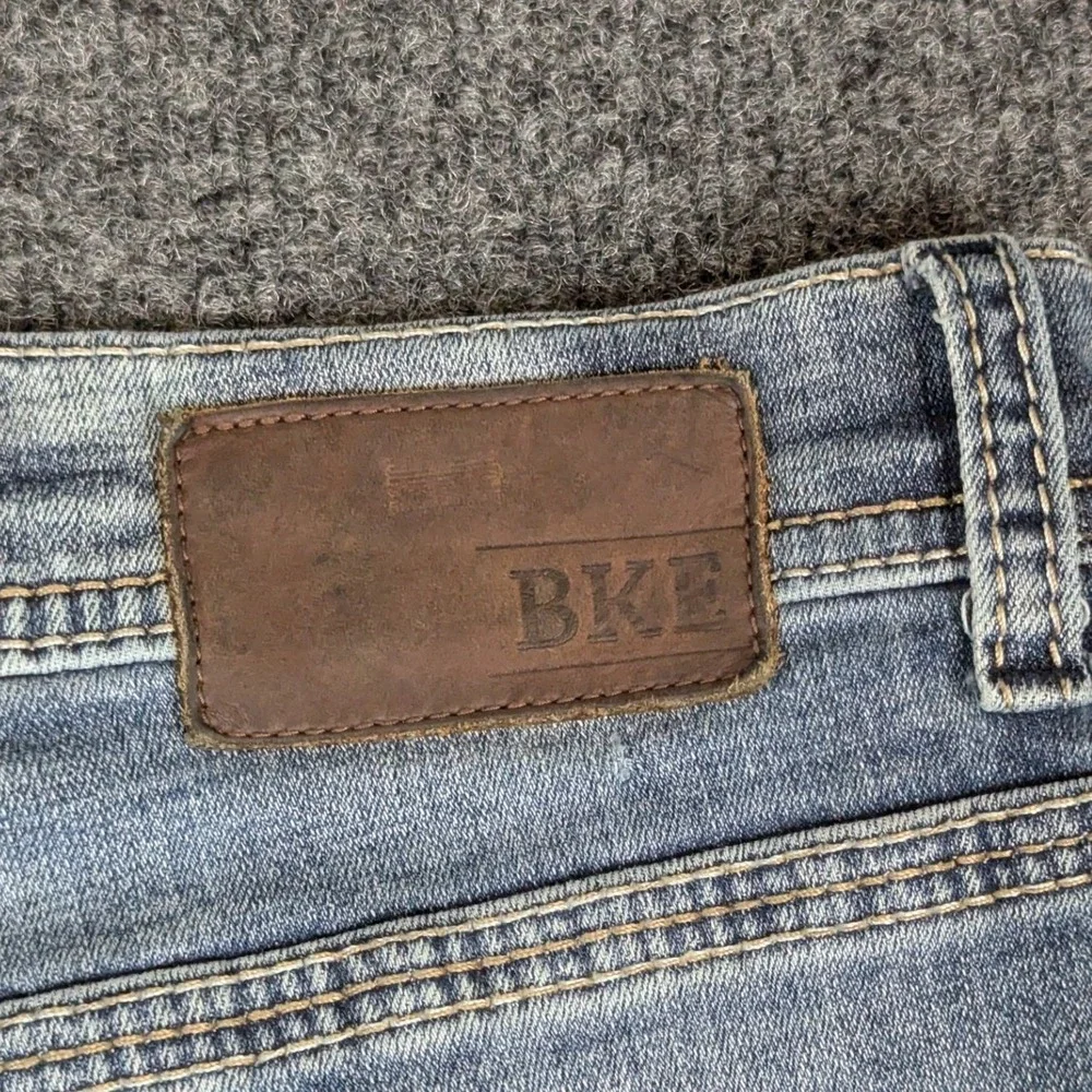 BKE Tyler Mens Straight Leg Jeans Blue Medium Wash Stretch AVS23100 Size 36x32